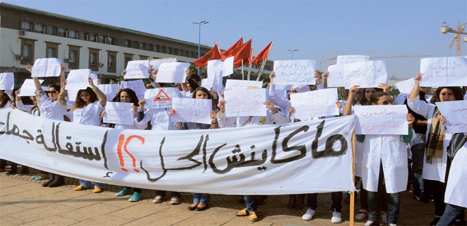 En grève, les médecins maintiennent la pression sur le gouvernement