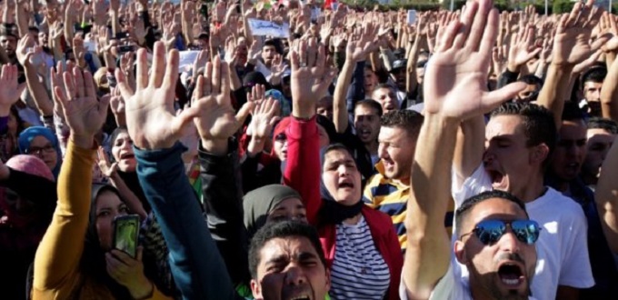 Des manifestants réclament la libération des détenus du Hirak