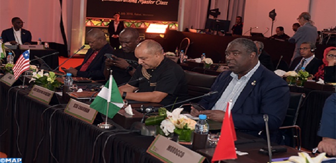 Des experts se penchent sur l’administration fiscale