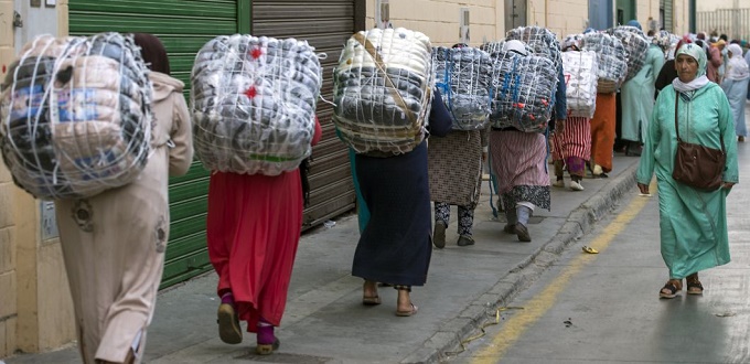 Femmes mulets : un rapport dénonce leurs conditions de travail « inhumaines »