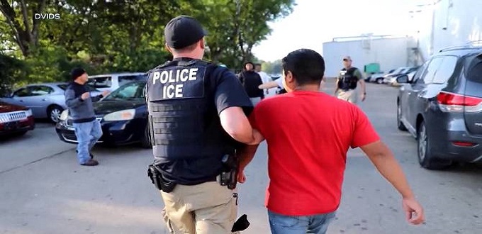 Des raids d'immigration aux États-Unis arrêtent 680 « sans papiers »