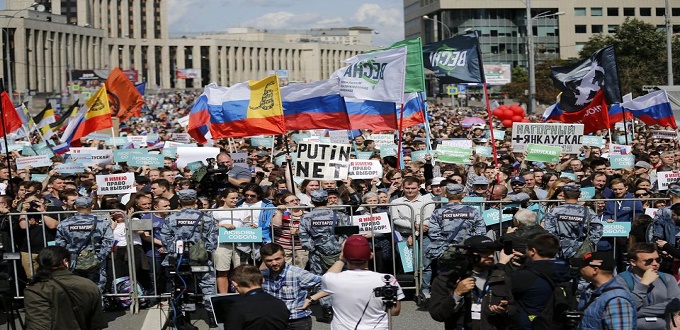 Moscou : des milliers de manifestants exigent des élections équitables
