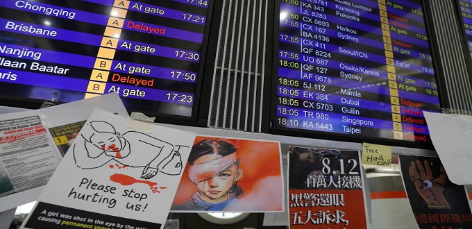 Hong Kong annule tous les vols en raison de manifestations