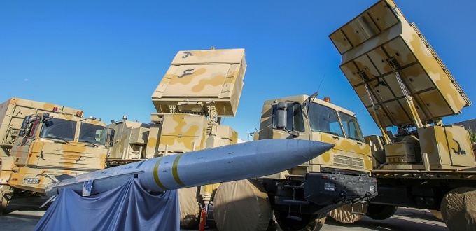 L'Iran présente son nouveau système de missiles à longue portée