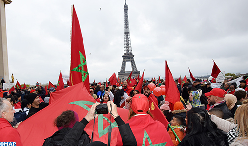 Paris : le drapeau national célébré au Trocadéro