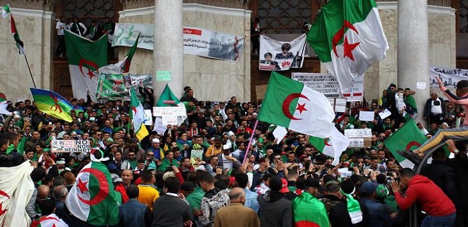 Algérie : les manifestants demandent l’annulation de la présidentielle