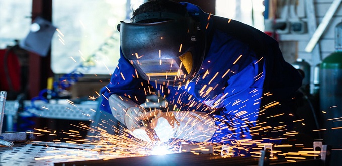 Industrie: repli de la production en janvier