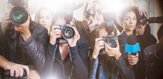 Laftit impose le couvre-feu à la presse, et se met sous le feu du Syndicat