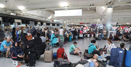 Ponts aérien et maritime pour les européens, des marocains toujours bloqués