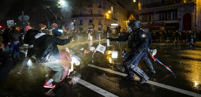 Loi "sécurité globale" : la manifestation à Paris marquée par des heurts