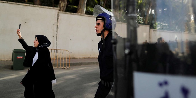 Algérie/ Hirak : les réseaux sociaux prennent le relais