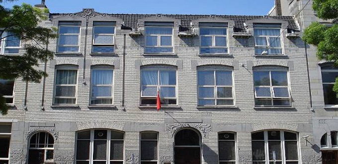 Drapeau du consulat marocain à Utrecht profané