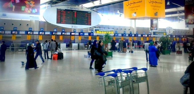 Le Maroc suspend ses liaisons aériennes avec la France et l'Espagne