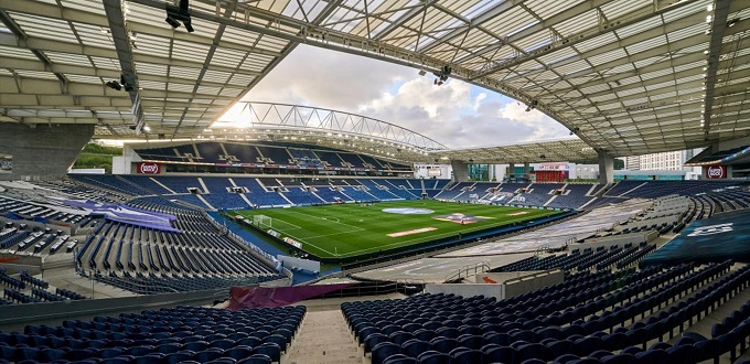 Foot: L'UEFA va tester les tribunes debout pendant un an