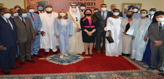 Post covid: Bouchareb milite pour le renforcement d'une coopération innovante