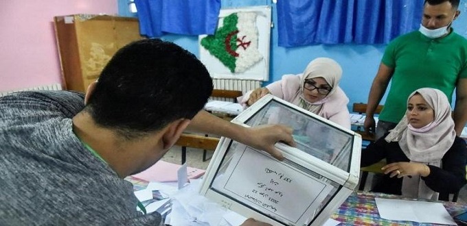 Elections législatives en Algérie: "désintérêt général" et échec pour "discréditer" le Hirak 