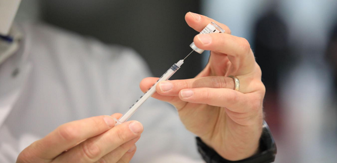 USA: Un comité de la FDA recommande une 3è dose du vaccin anti-Covid de Pfizer pour les 65 ans