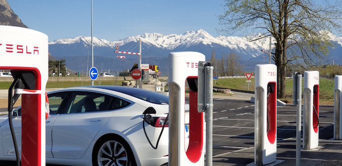Tesla entre sur le marché marocain avec ses premiers Superchargeurs