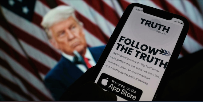 “Truth Social”, le nouveau réseau social de Donald Trump, en ligne le 21 février
