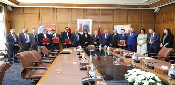 Signature des conventions de partenariat entre le MEF et l’UM5 de Rabat, UCA, AUI, UIR, UM6P