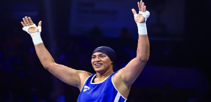 Boxe : Khadija El Mardi sacrée championne du monde