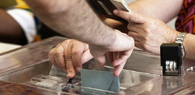 France : la gauche promise au rang de première force politique
