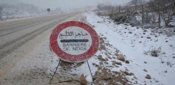 Ifrane: Réouverture de plusieurs axes routiers coupés après les chutes de neige