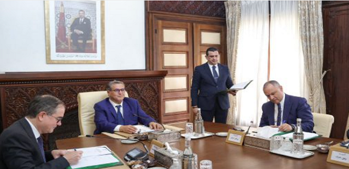 Akhannouch préside la signature d’un nouvel avenant d’investissement entre le Maroc et Renault