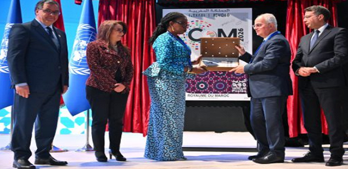 Tanger : Barid Al-Maghrib dévoile un timbre pour la COM 2026 et la CEA-ONU