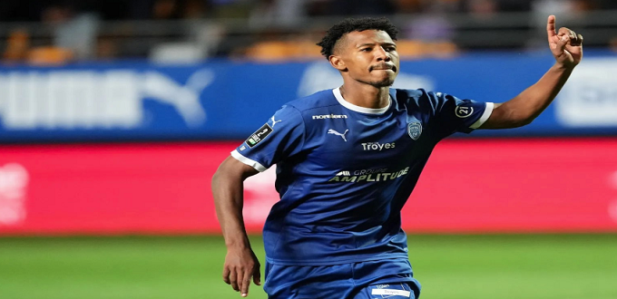 Ligue 2 : Le marocain Tawfik Bentayeb nommé pour le titre de joueur de la saison