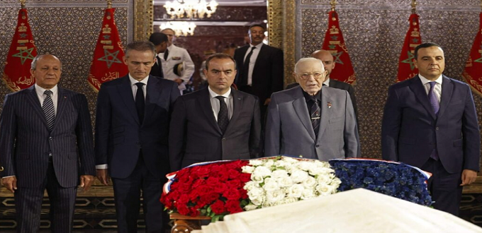Le Premier ministre français visite le mausolée Mohammed V à Rabat